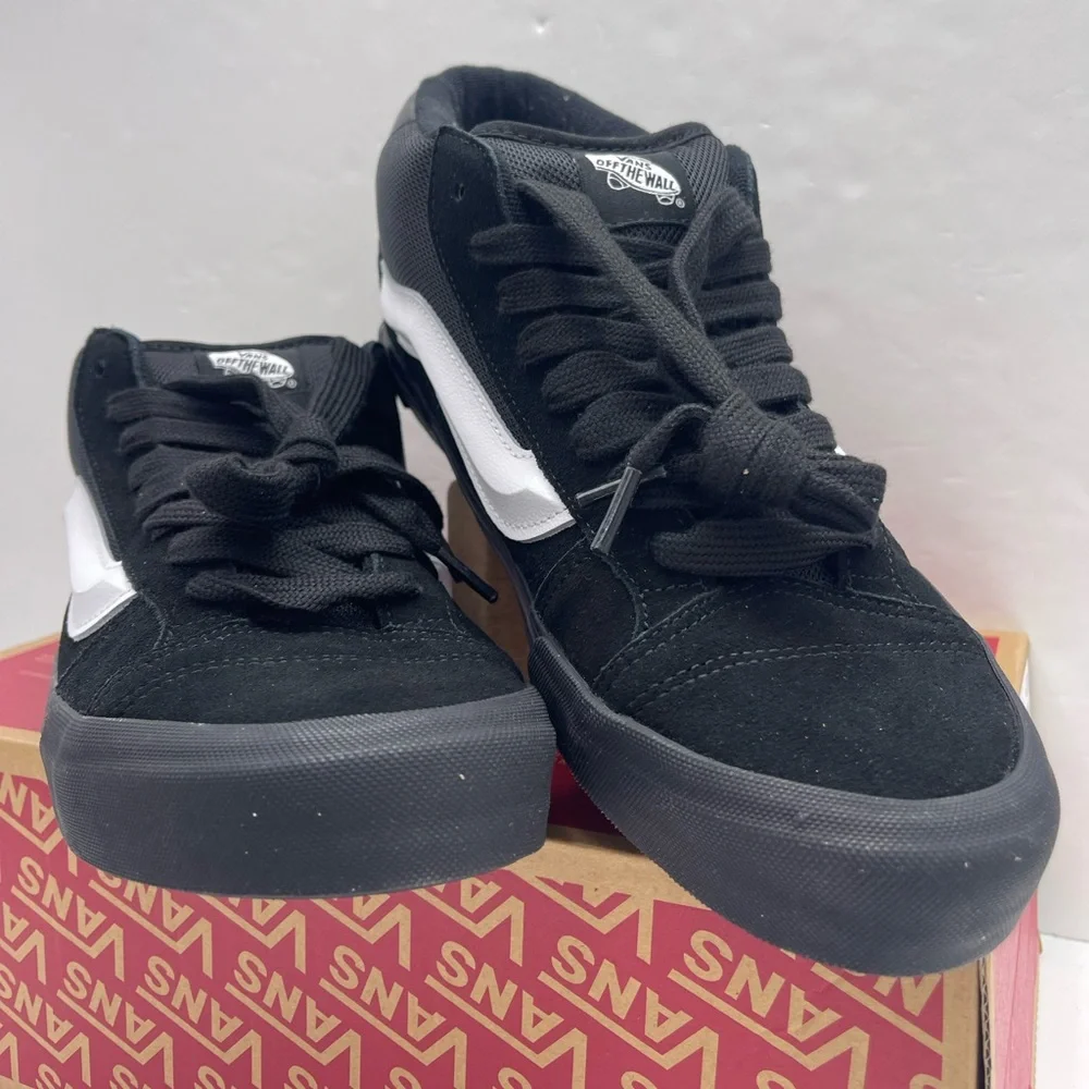 Vans Men’s 11.5 Knu Mid
Black/Black/White
VN000CQ9B8C Sneakers - Picture 5 of 16
